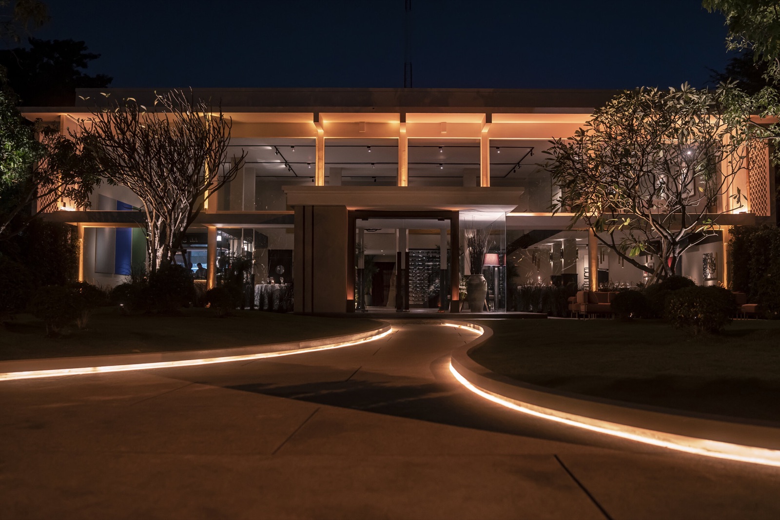 Clara restaurant and garden at night
